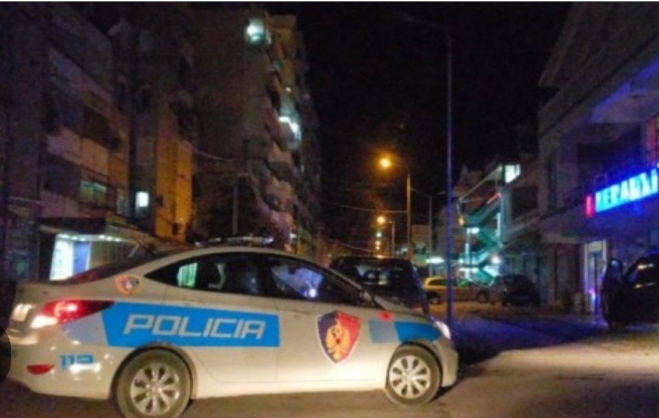 Polici ushtarak nxjerr armën dhe kanos klientin e night&nbsp;club