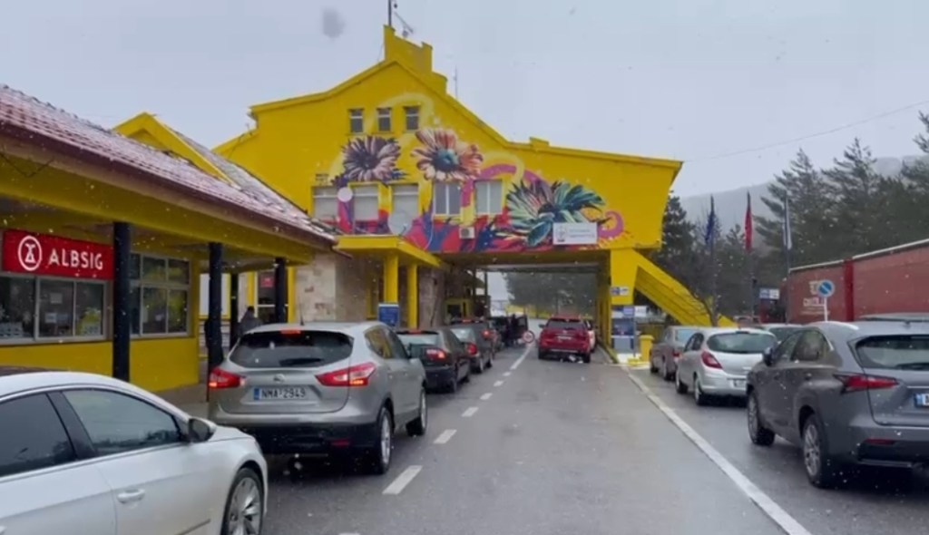 Kapshtica,fluks udhëtarësh edhe pas&nbsp;Krishtlindjeve