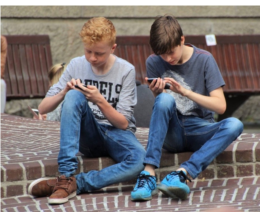 Greqia strategji për të mbrojtur të miturit nga rrjetet&nbsp;sociale