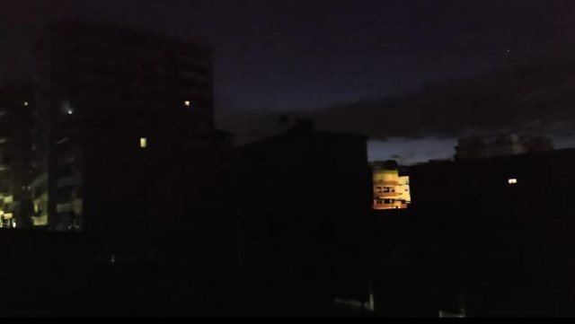 Gjysma e vendit në errësirë,mungon edhe sinjali i&nbsp;telefonëve