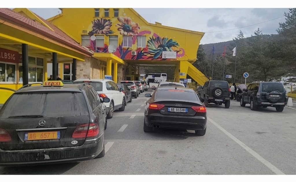 Emigrantët kthehen në Greqi pas festave,ja si është situata në&nbsp;Kapshticë