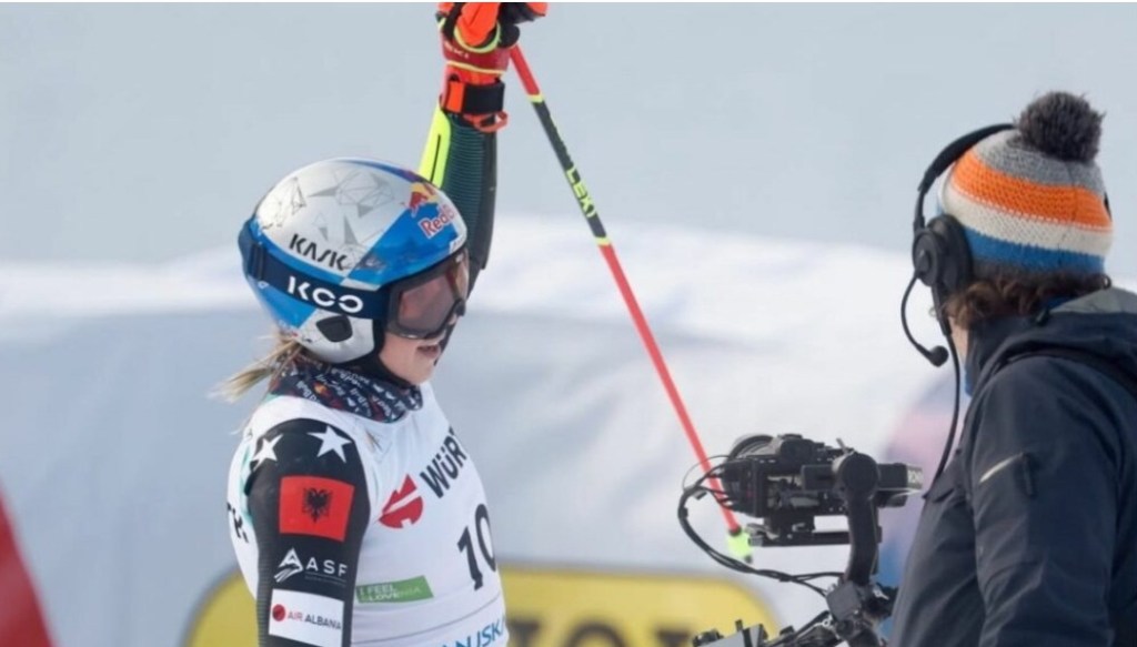 Lara,skiatorja që përfaqëson Shqipërinë,e dyta në&nbsp;Botëror