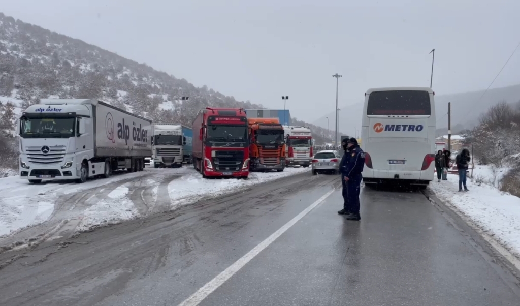 Hapet Kapshtica,fillon lēvizja për autobusët dhe&nbsp;kamionët