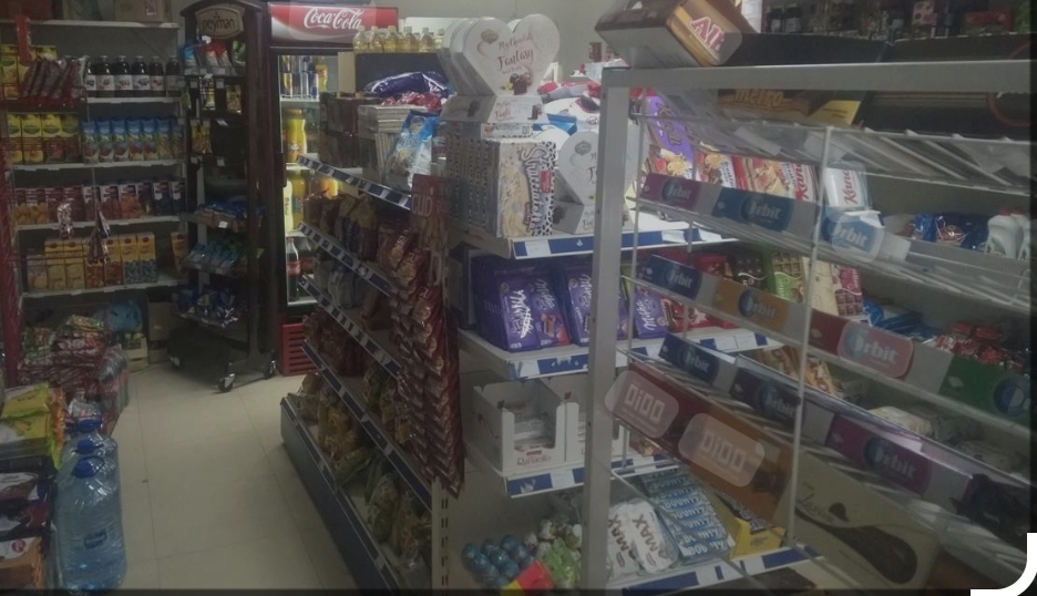 Vidhen ushqime në një market të Korçës:varfëri&nbsp;ulëritëse