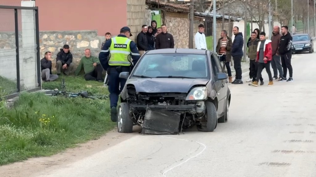 Maliq:Makina del nga rruga,plagoset 9&nbsp;vjeçarja