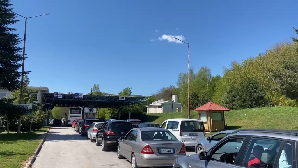 1 Maji ditë feste,dyndje udhëtarësh në doganën e&nbsp;Qafëthanës