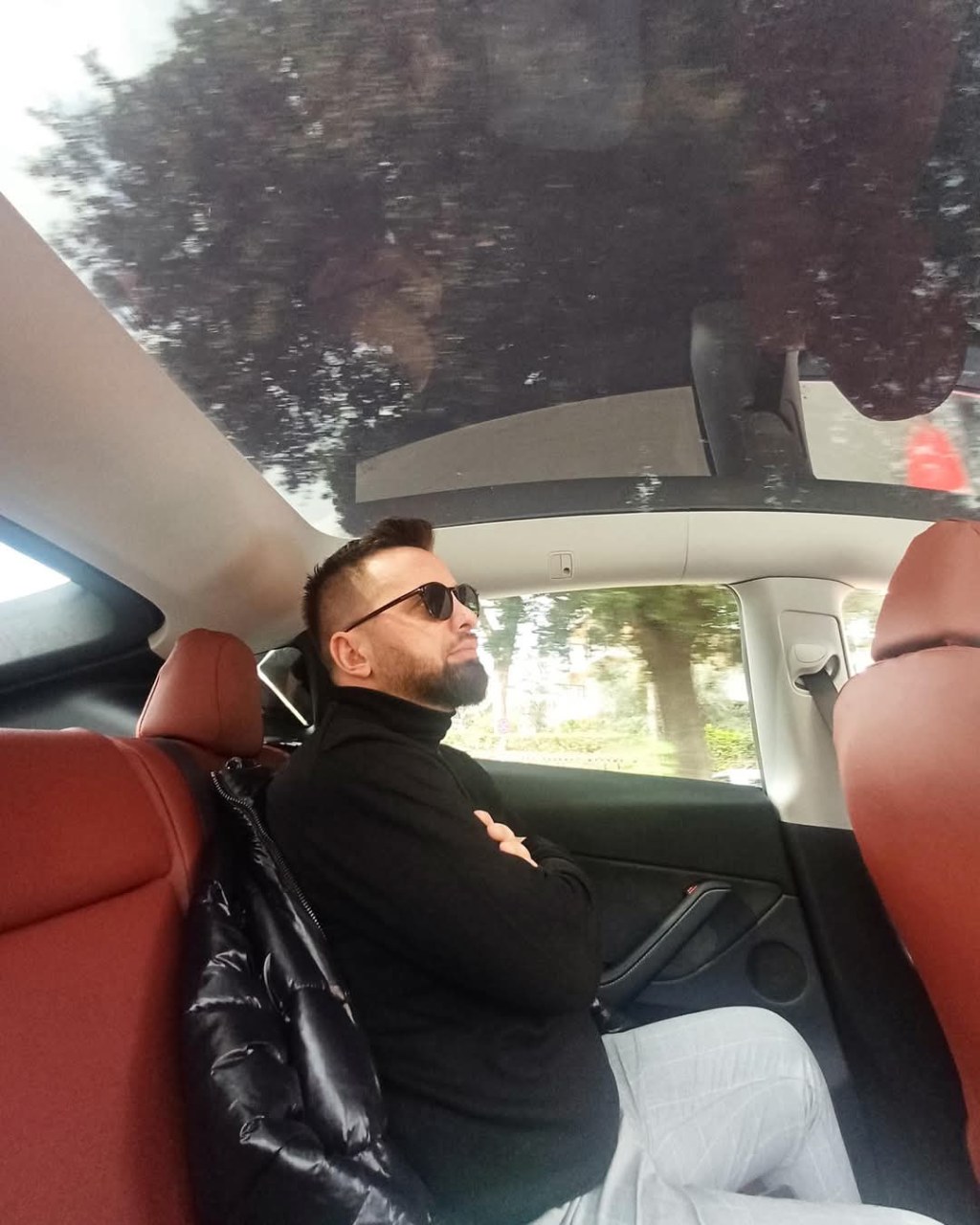 Erjon Isai sqaron popullin që është&nbsp;divorcuar