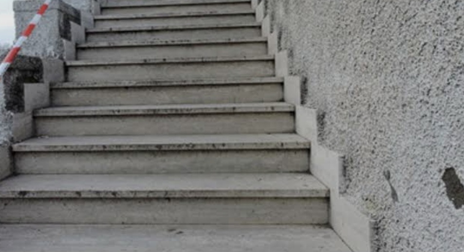 E rëndë në Devoll: I moshuari bie nga shkallët dhe humb&nbsp;jetën