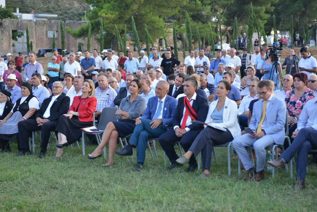 Nuk kanë turp: Gruaja e Veliajt,vjedhje edhe në Kampin e&nbsp;Tepelenës