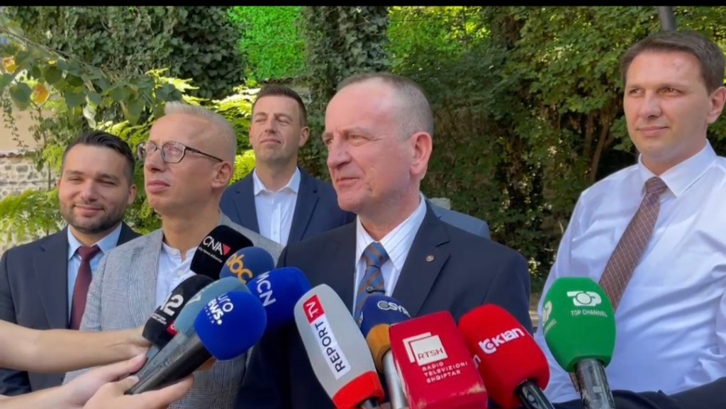 Taravari nga Korça:Të kthehet ligji i Titos për gjuhën&nbsp;shqipe