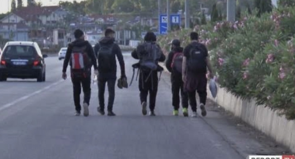 Kapen në Korçë emigrantët nga Egjipti,pranga&nbsp;transportuesit