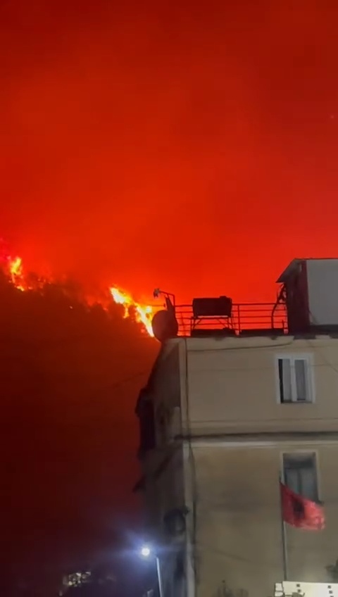 E rëndë,zjarri i afrohet spitalit të Delvinës,evakuoen pacientët