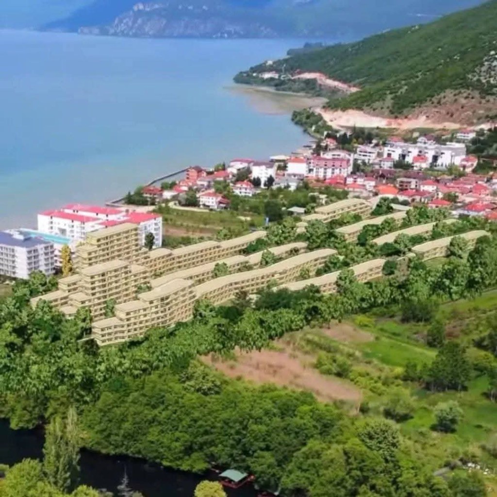 Ndërtesa me 27 kate në Pogradec/ Ndërtimet rrezikojnë statusin e Liqenit të&nbsp;Ohrit